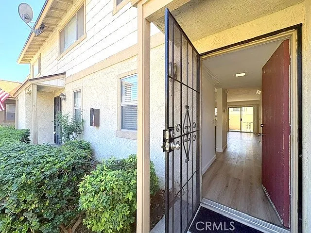 2 bed, 2.5 bath, 1072 sqft, $2,500 — Photo 2