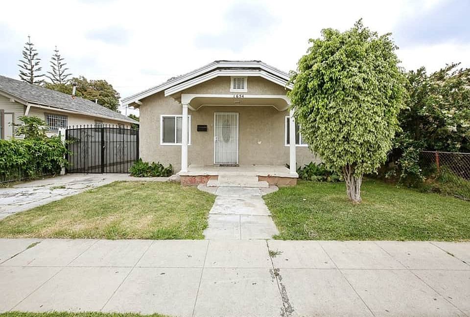 1st image of 1654 W 65th Pl