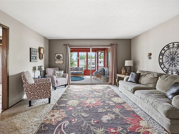 3rd image of 4610 Pineview Dr NE