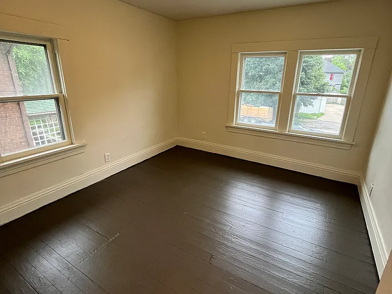 1125 Allen St — Photo 13