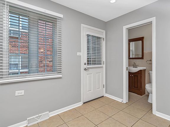 3rd image of 13-15 S Waiola Ave #15-04