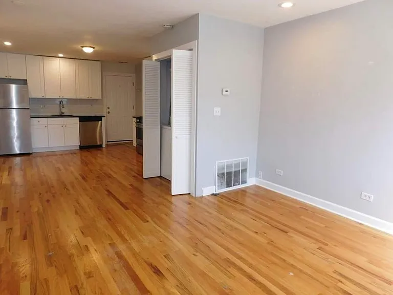 1851 W Chicago Ave #2R — Photo 3