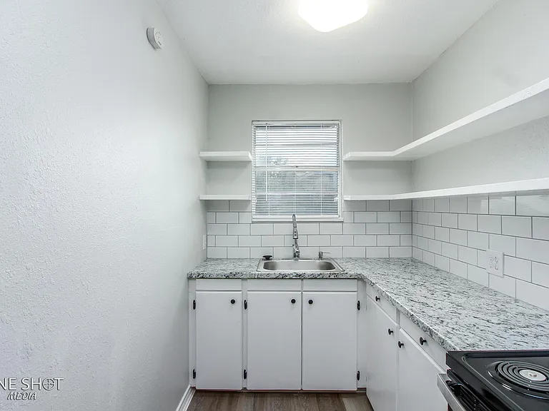 4735 Potomac Ave — Photo 8