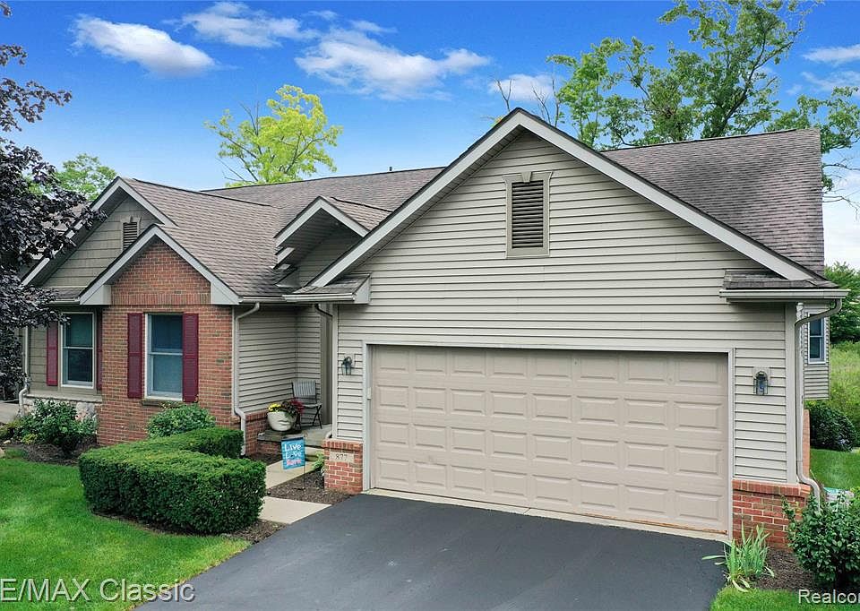 1st image of 877 Persimmon Dr