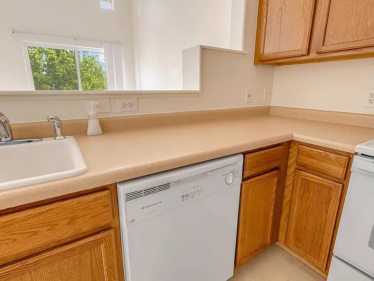 2485 Fountainhead Blvd #F-11 — Photo 12