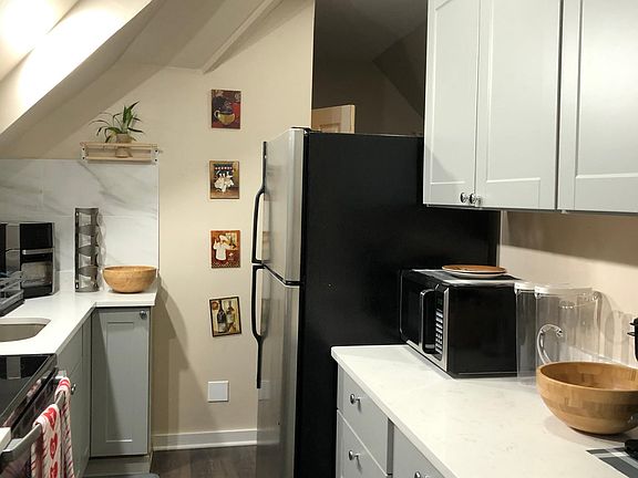 5th image of 223 Hawley Ave #3
