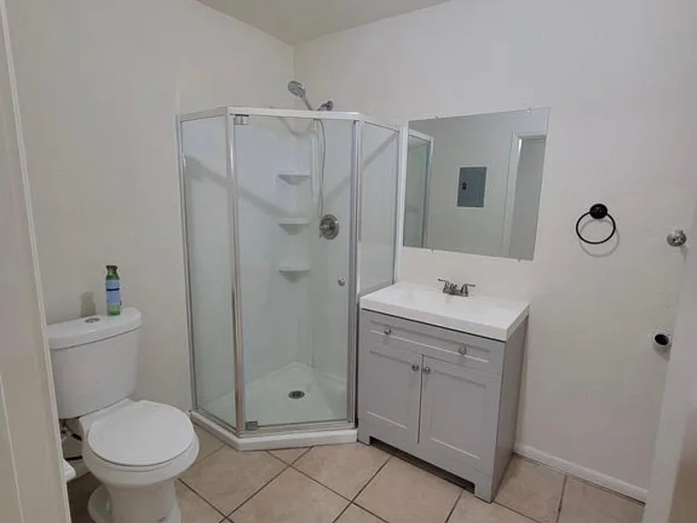 1837 N Spg #202 — Photo 8