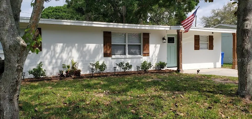 4 bed, 2.0 bath, 1432 sqft, $3,250 — Photo 2