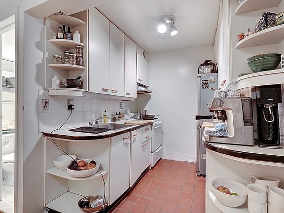 4th image of 43 W 85th St APT 3b