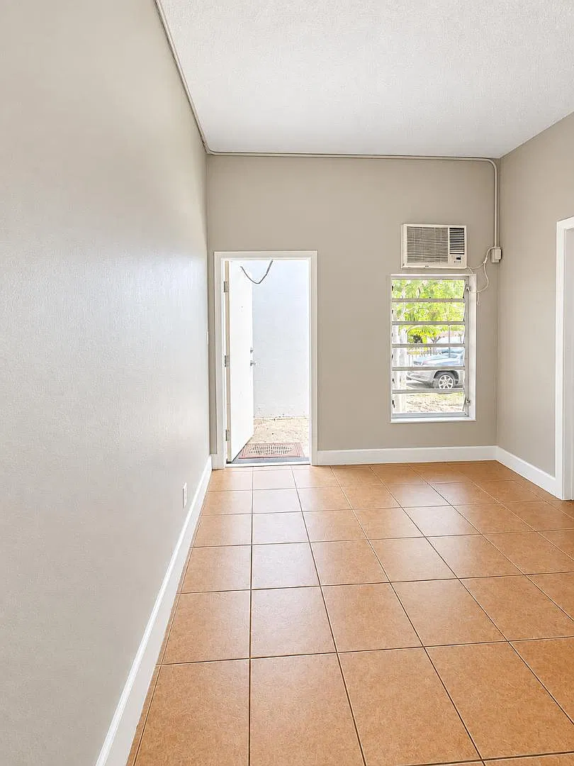 424 NW 15th Terrace - 3 — Photo 1