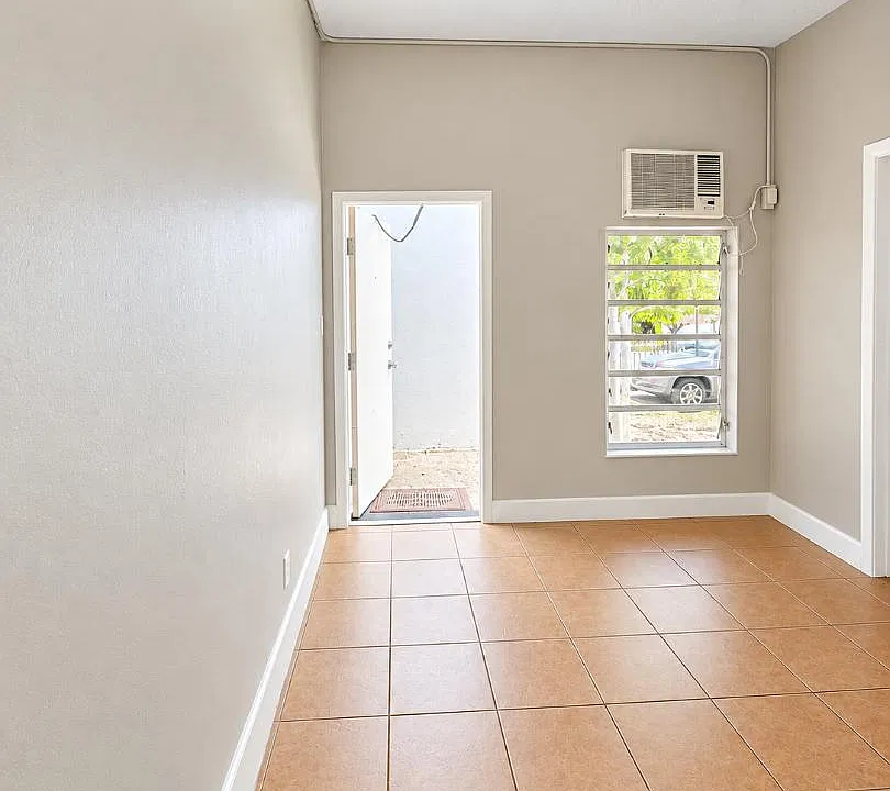 424 NW 15th Ter #3