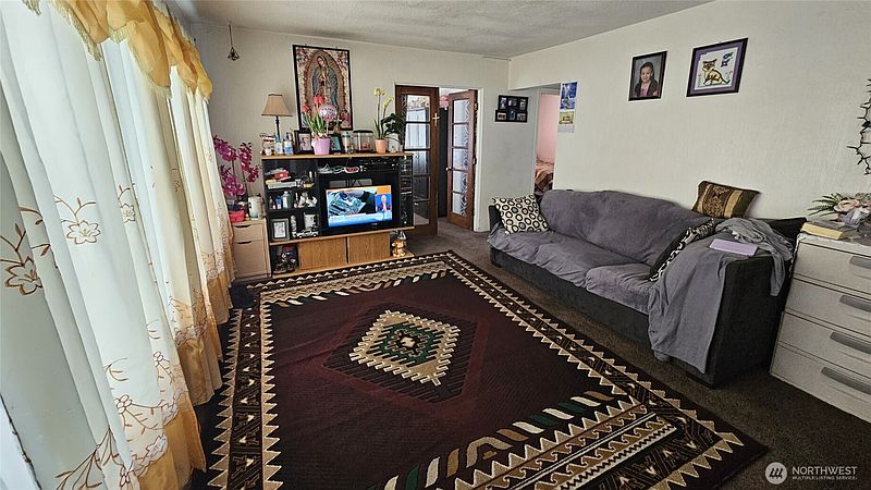 3rd image of 706 Laurel Street