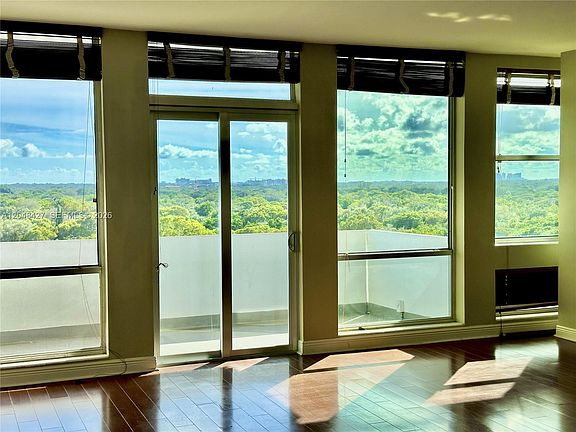 3rd image of 700 Biltmore Way APT 1009