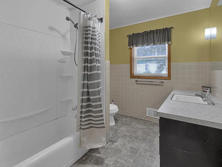 535 Wallace St — Photo 10