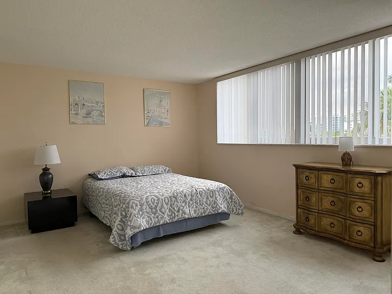524 Orton Ave #403 — Photo 8
