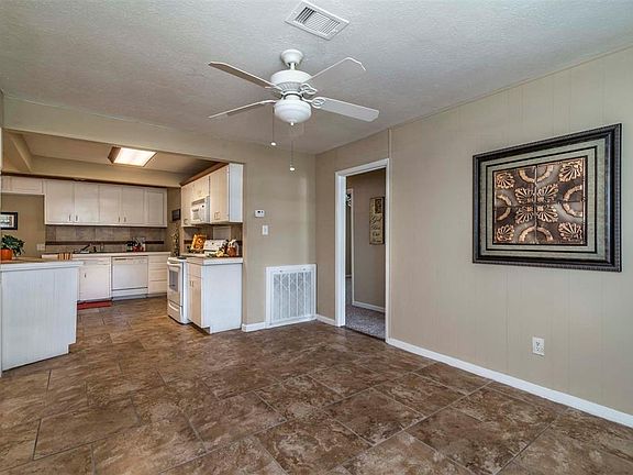 5th image of 3416 Oleander Ave