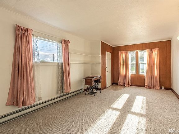 4th image of 113 Firman Ave