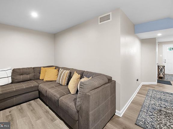 5th image of 129 Riley St
