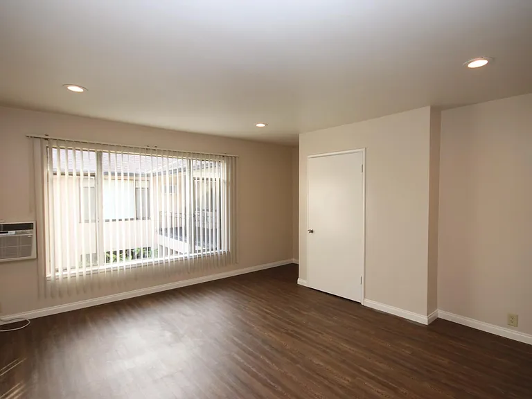 343 S Madison Ave #8 — Photo 15