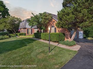 9303 Blueberry Hl, Howell, MI 48843