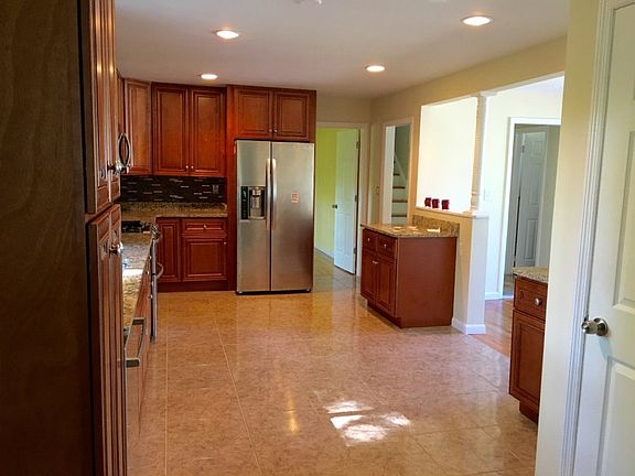 4th image of 8 Briarwood Ave