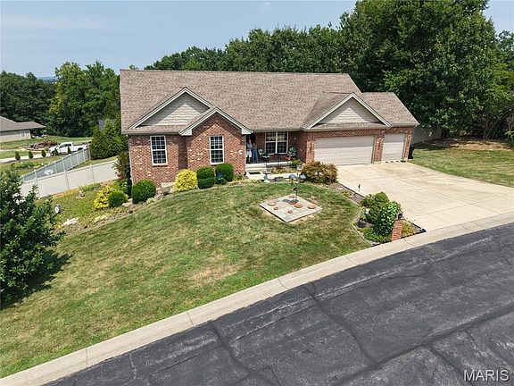 2nd image of 384 Arvel Ln