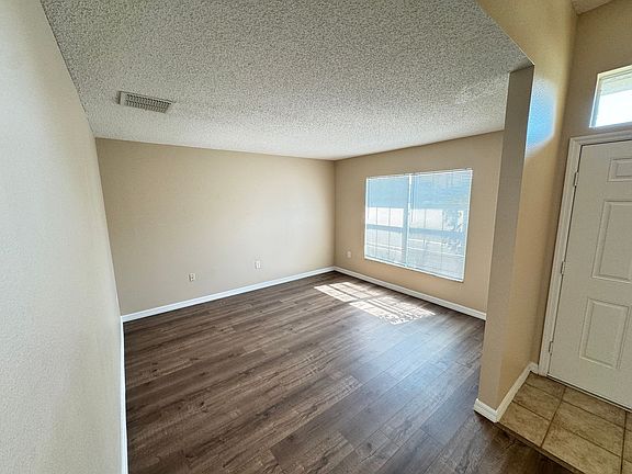 3rd image of 321 Drum Ln