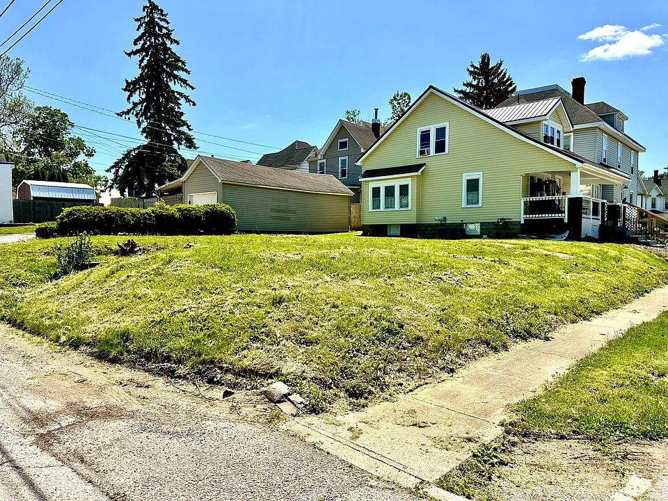 2nd image of 213 E Circle Ave