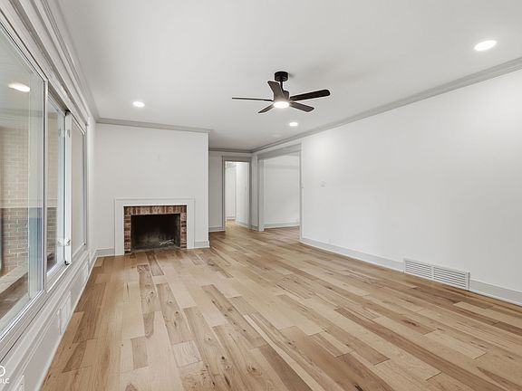 4th image of 7703 Clarendon Rd