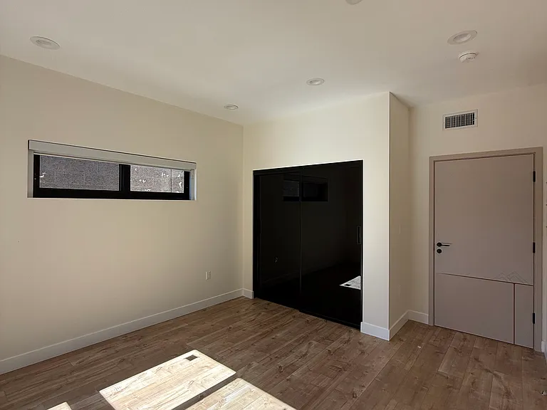 2215 N Naomi St #101 — Photo 9