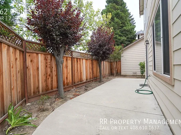 962 Baines St — Photo 30