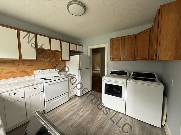 5th image of 105 Holly Tree Cir