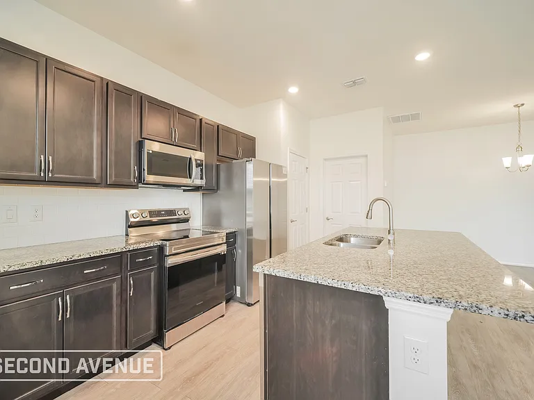 2107 NE 1st Pl — Photo 7
