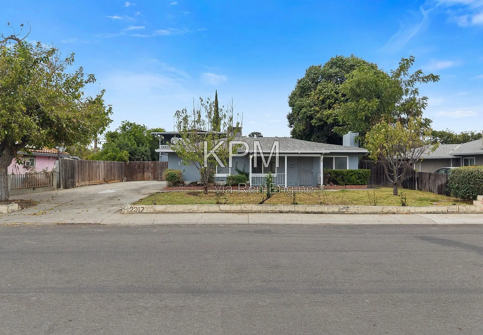 3 bed, 2.0 bath, 1128 sqft, $2,300 — Photo 3
