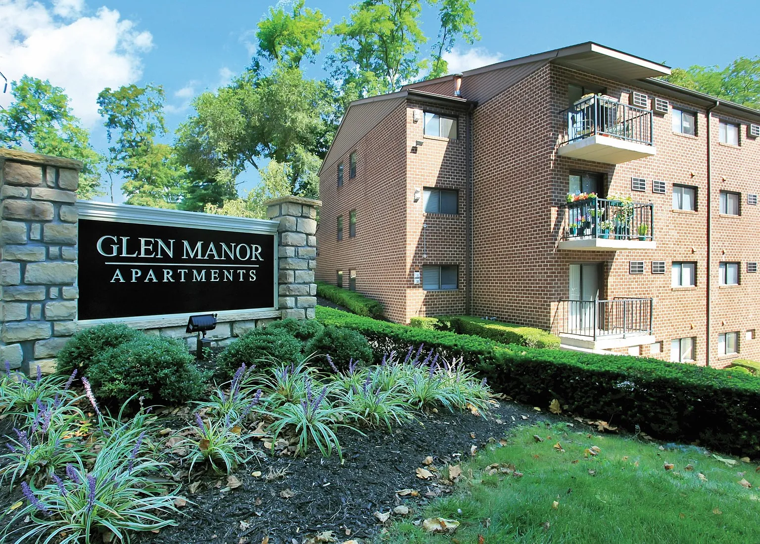 Glen Manor — Photo 1
