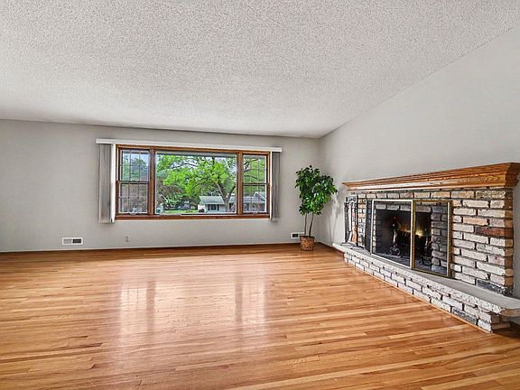 4th image of 12919 5th Ave S