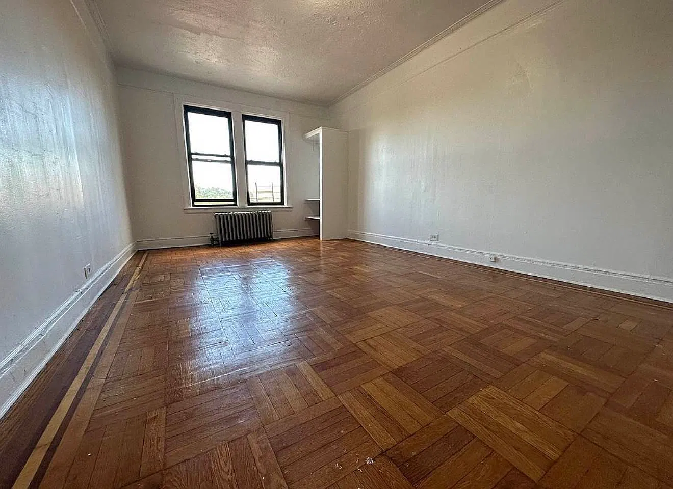 1920 Osborne Pl — Photo 2