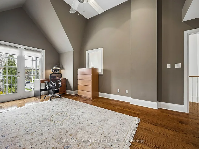 162 Glenvale Blvd — Photo 36