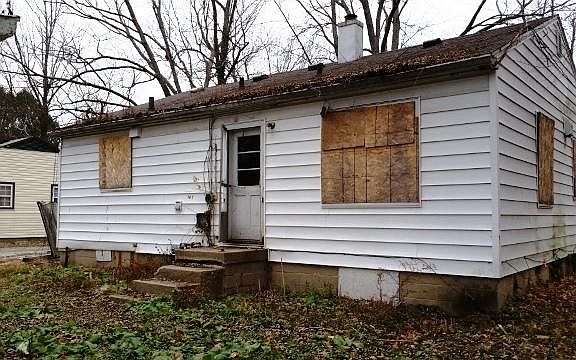 3rd image of 2405 W 61st St
