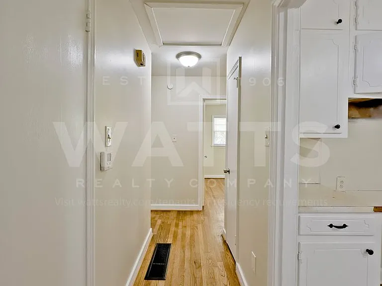 1129 Dogwood Ln — Photo 6
