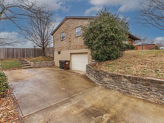 2nd image of 721 Lakeshore Dr