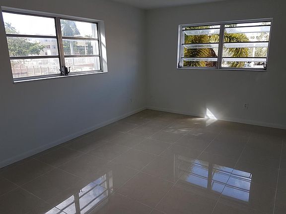 5th image of 15221 NE 6th Ave APT A208