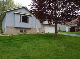 106 Manor Ct, Slinger, WI 53086