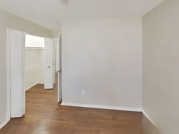 4th image of 2861 Monarch Ave