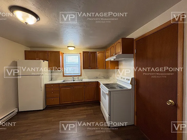 1079 Shawano Ave — Photo 2