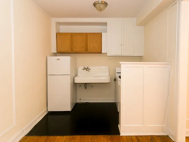 1211 W Elmdale #L2 — Photo 3