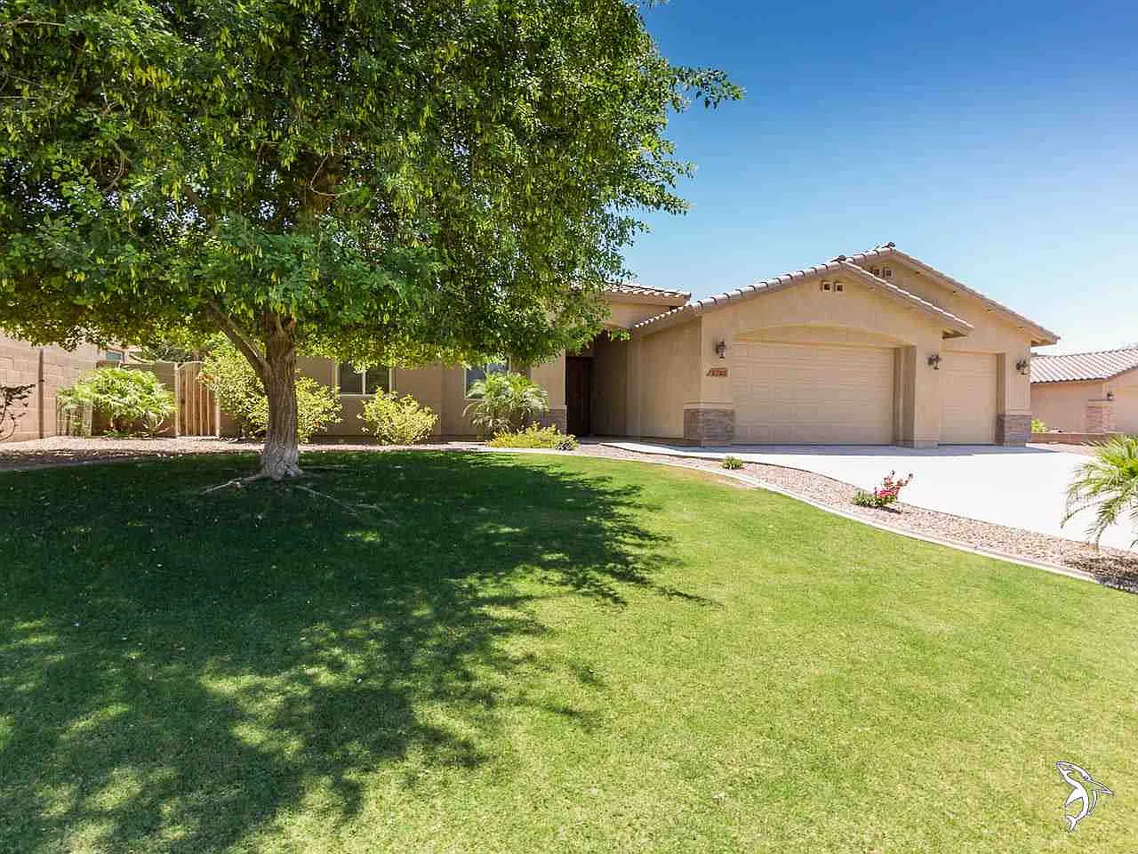 3 bed, 2.0 bath, 1648 sqft, $2,100 — Photo 1