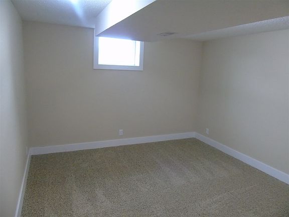3rd image of 1081 M St