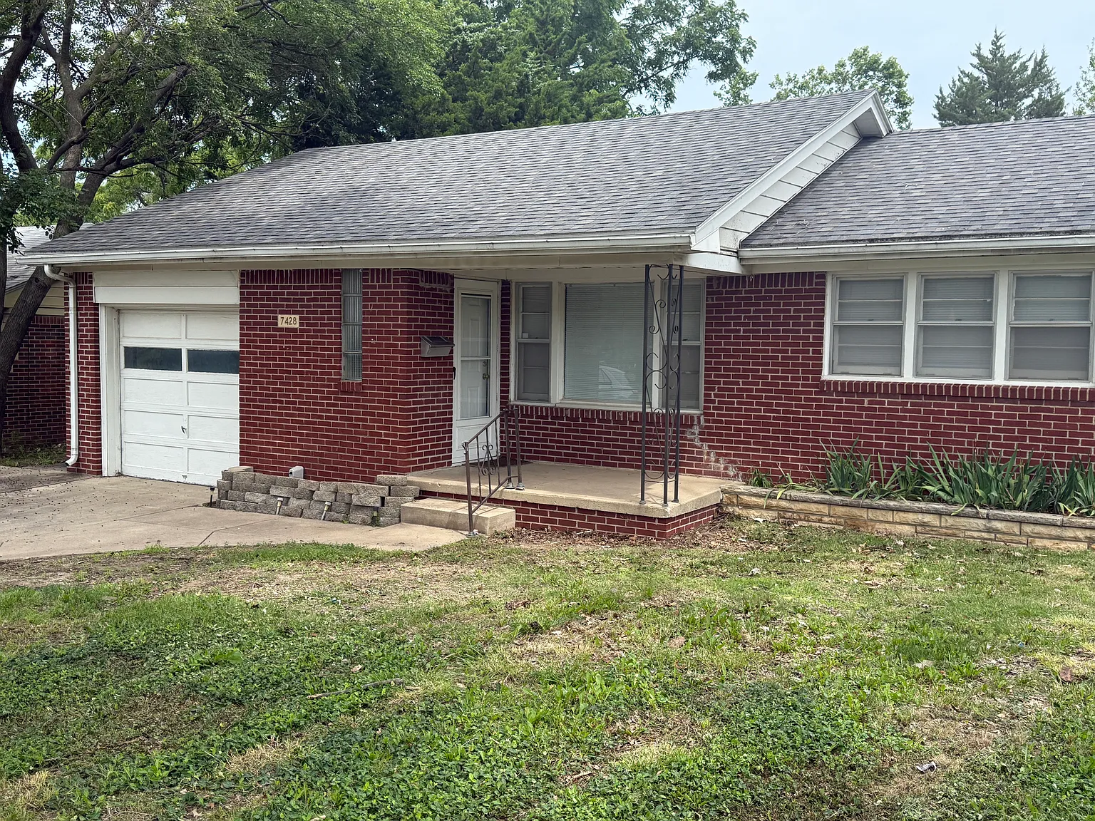 2 bed, 906 sqft, $1,025 — Photo 1