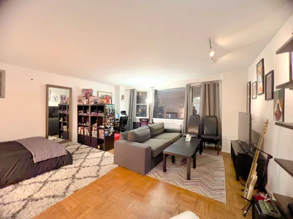139 East 33rd Street 4D image 1 of 11